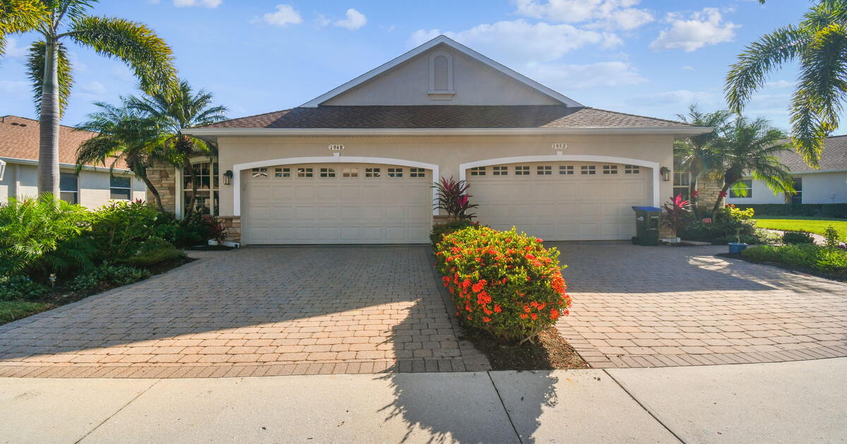 TOO LATE! Sunny waterfront home in Lakeside Plantation! for 374900 in