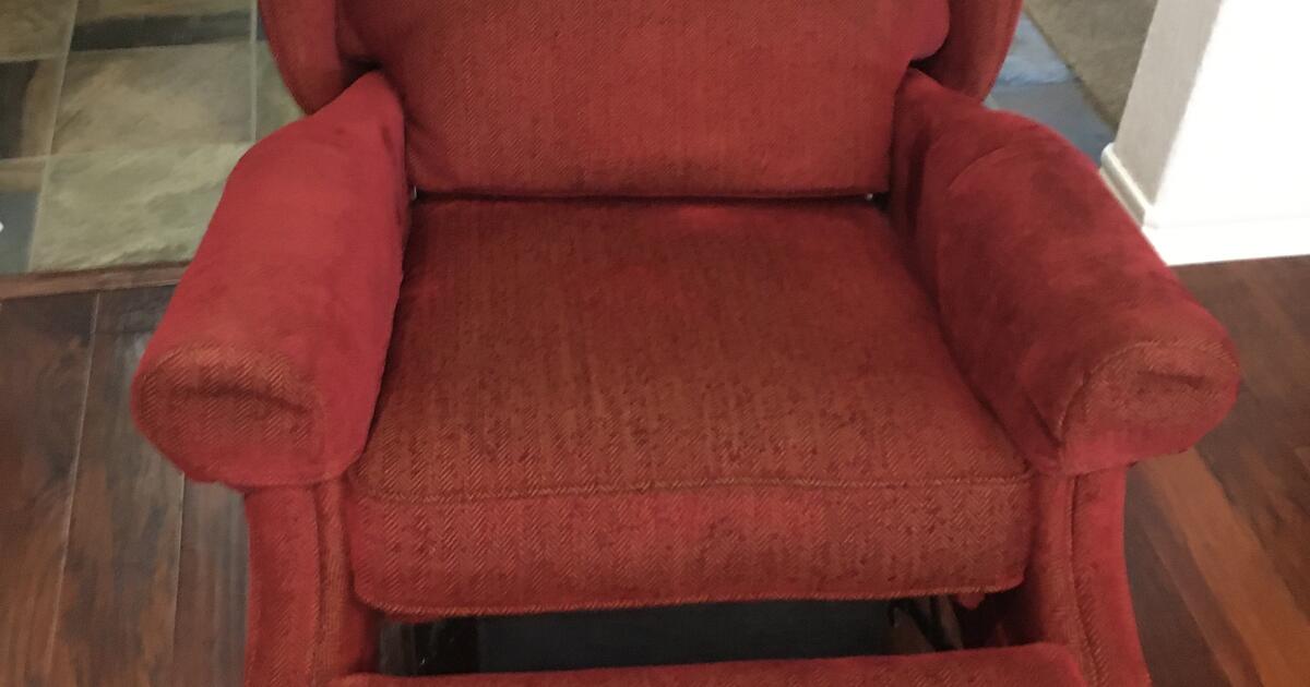 Lazyboy Chair High Back Recliner maroon 33"wide x 36"deep x 42"high for