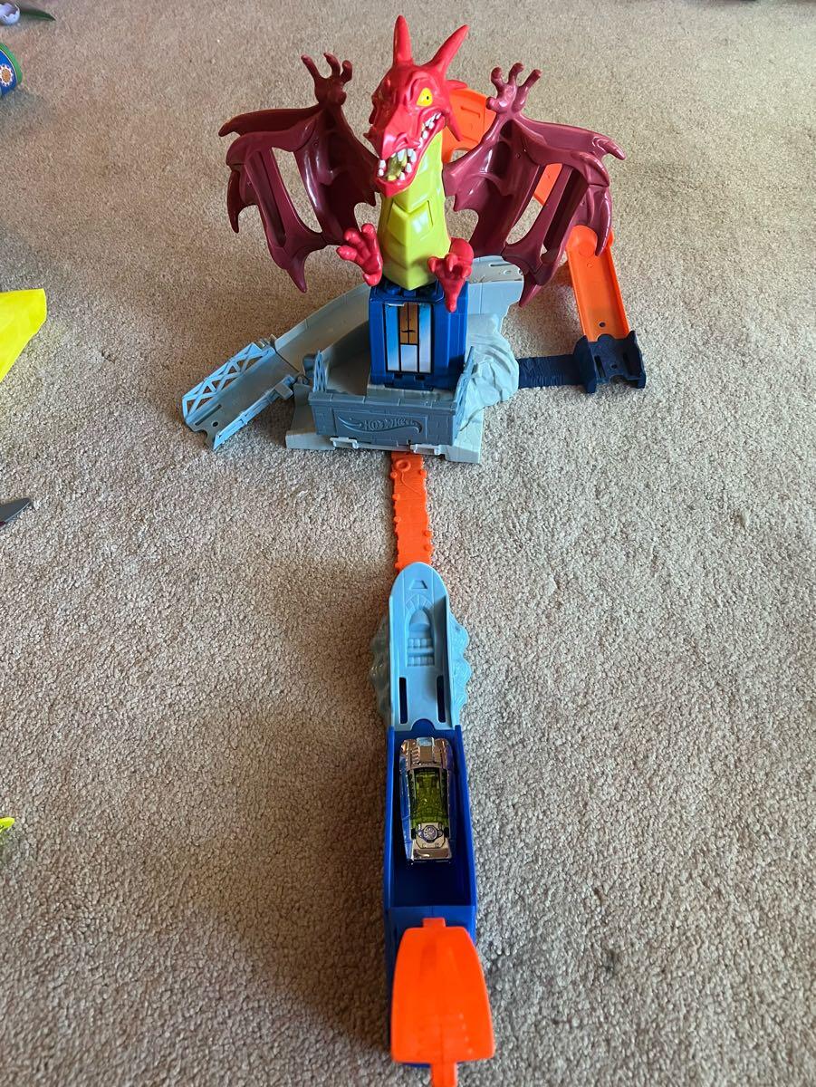 Hot Wheels Dragon Blast Play Set with Launcher for Heroic Action