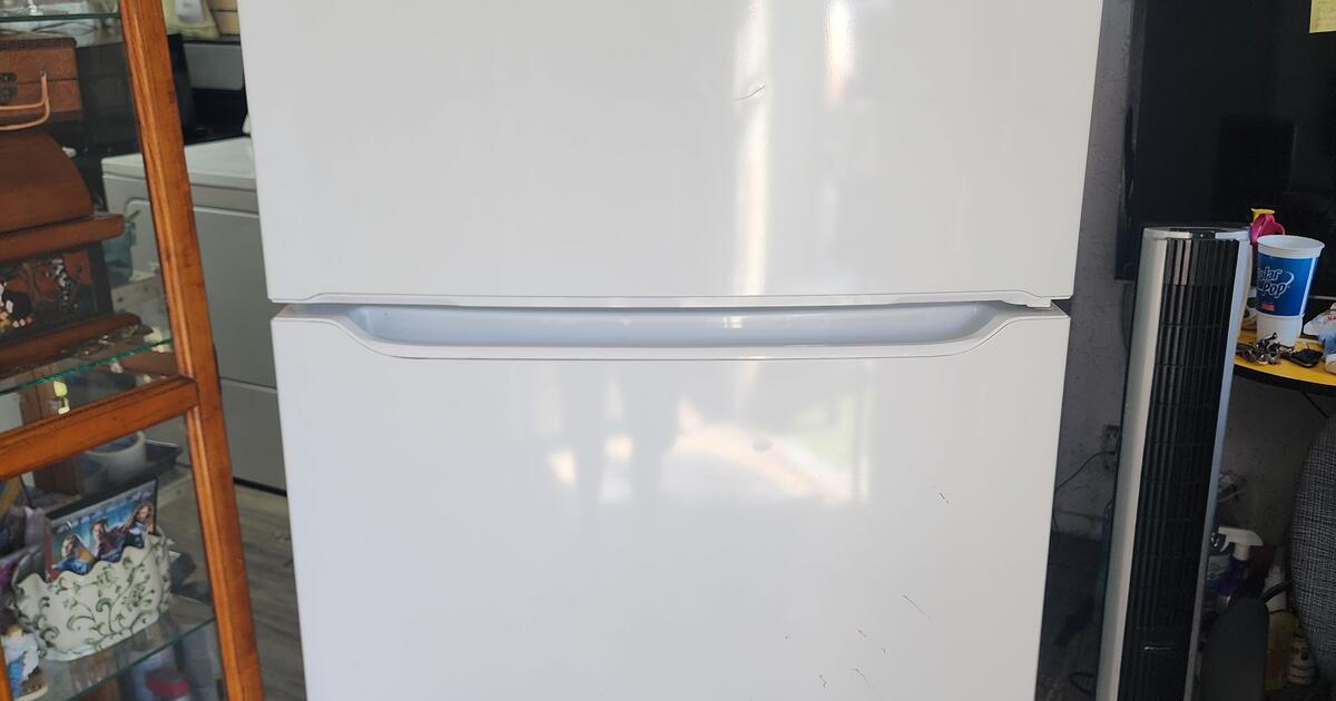 Frigidaire Refrigerator white for 350 in Los Angeles, CA For Sale & Free — Nextdoor