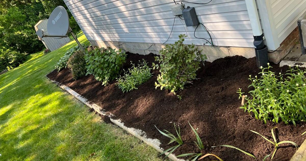 Mulch jobs in all types of colors in Mentor, OH For Sale & Free — Nextdoor
