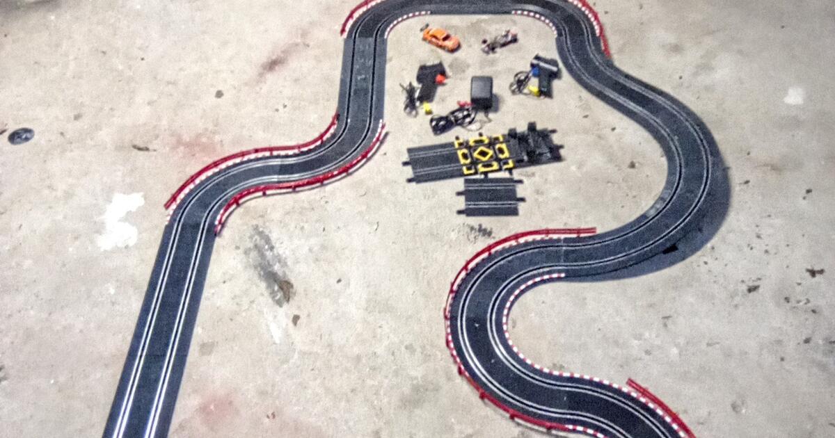 SCX Compact GT Series Slot Cars And Track for 50 in Cincinnati, OH