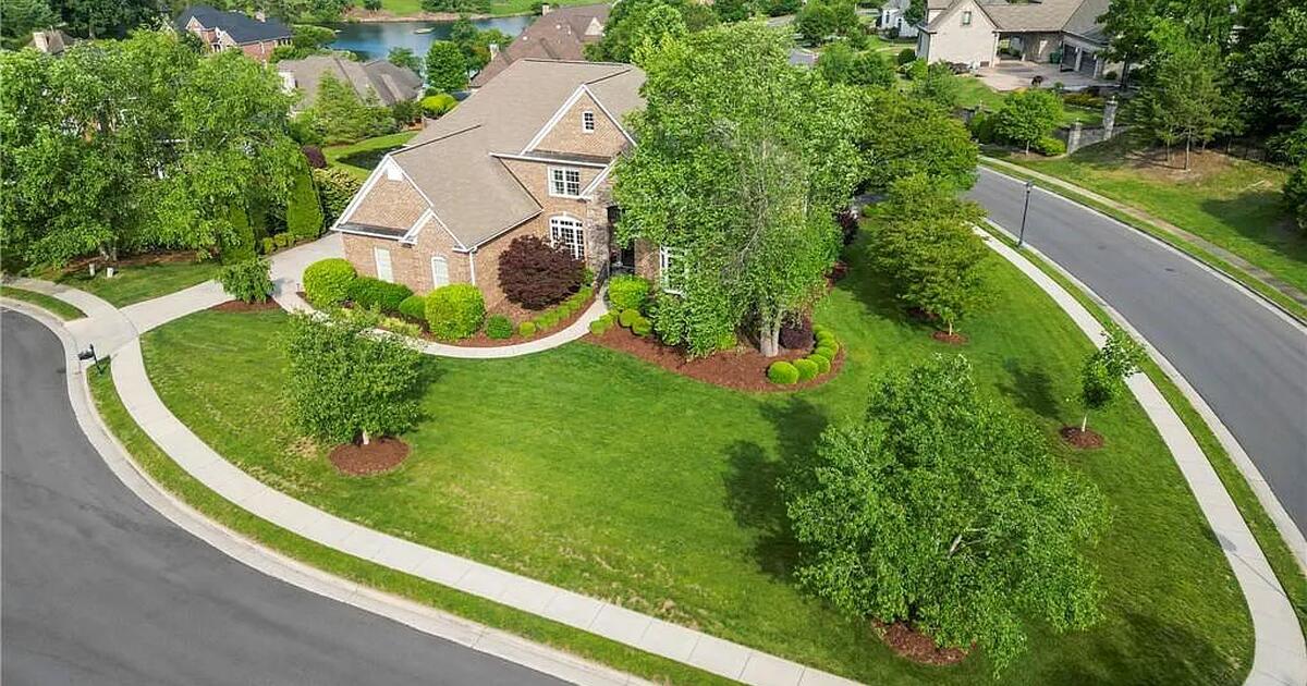 gorgeous-custom-home-with-pond-in-swansgate-high-point-nc-for-849900