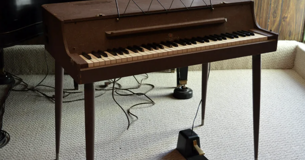 LOOKING FOR VINTAGE MUSIC EQUIPMENT AND INSTRUMENTS for Free in