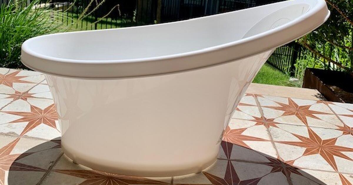 Shnuggle Baby Bath for Sale Gently Used for 15 in Lubbock, TX For