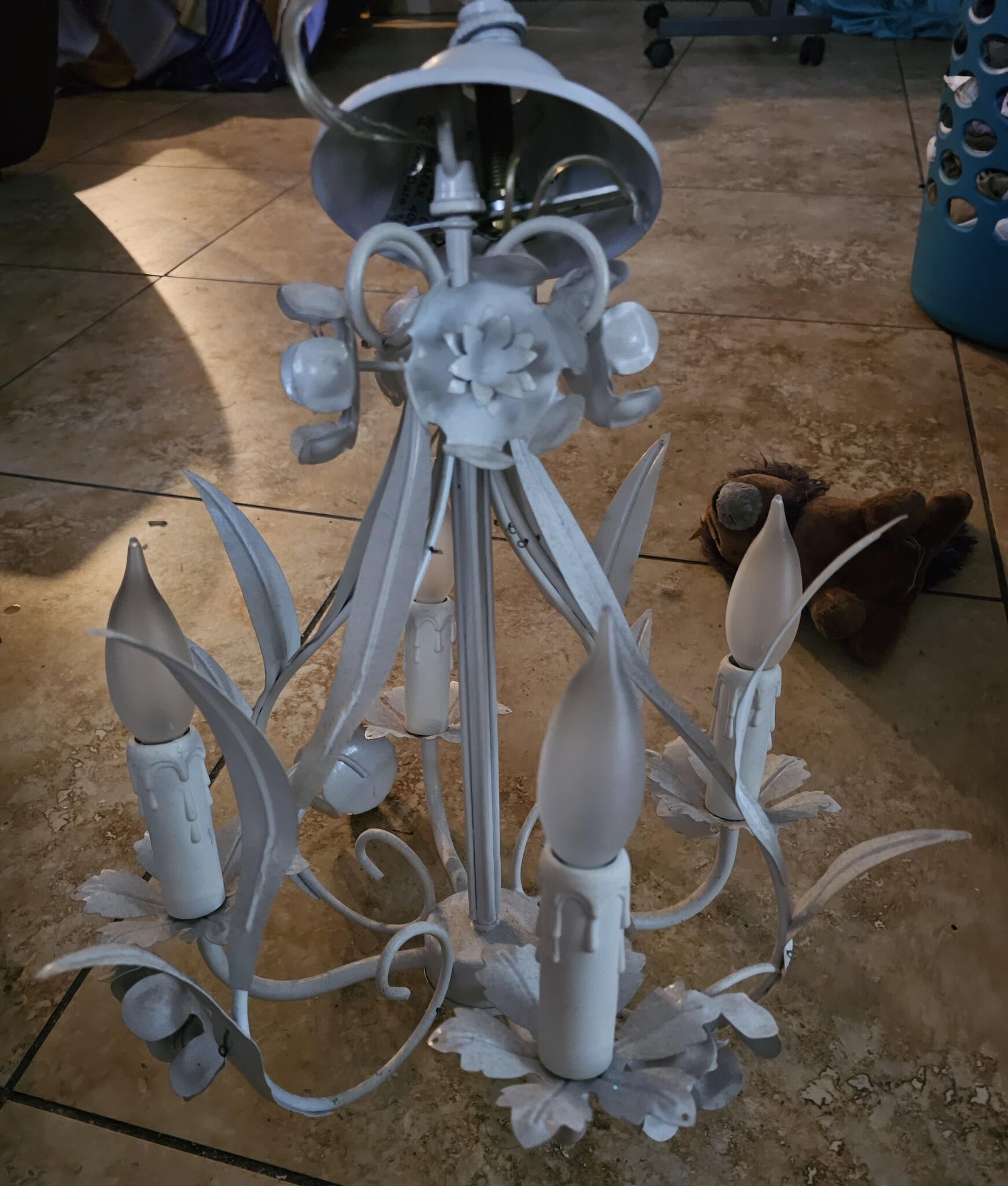 Chandelier for Free in Kissimmee, FL For Sale & Free — Nextdoor