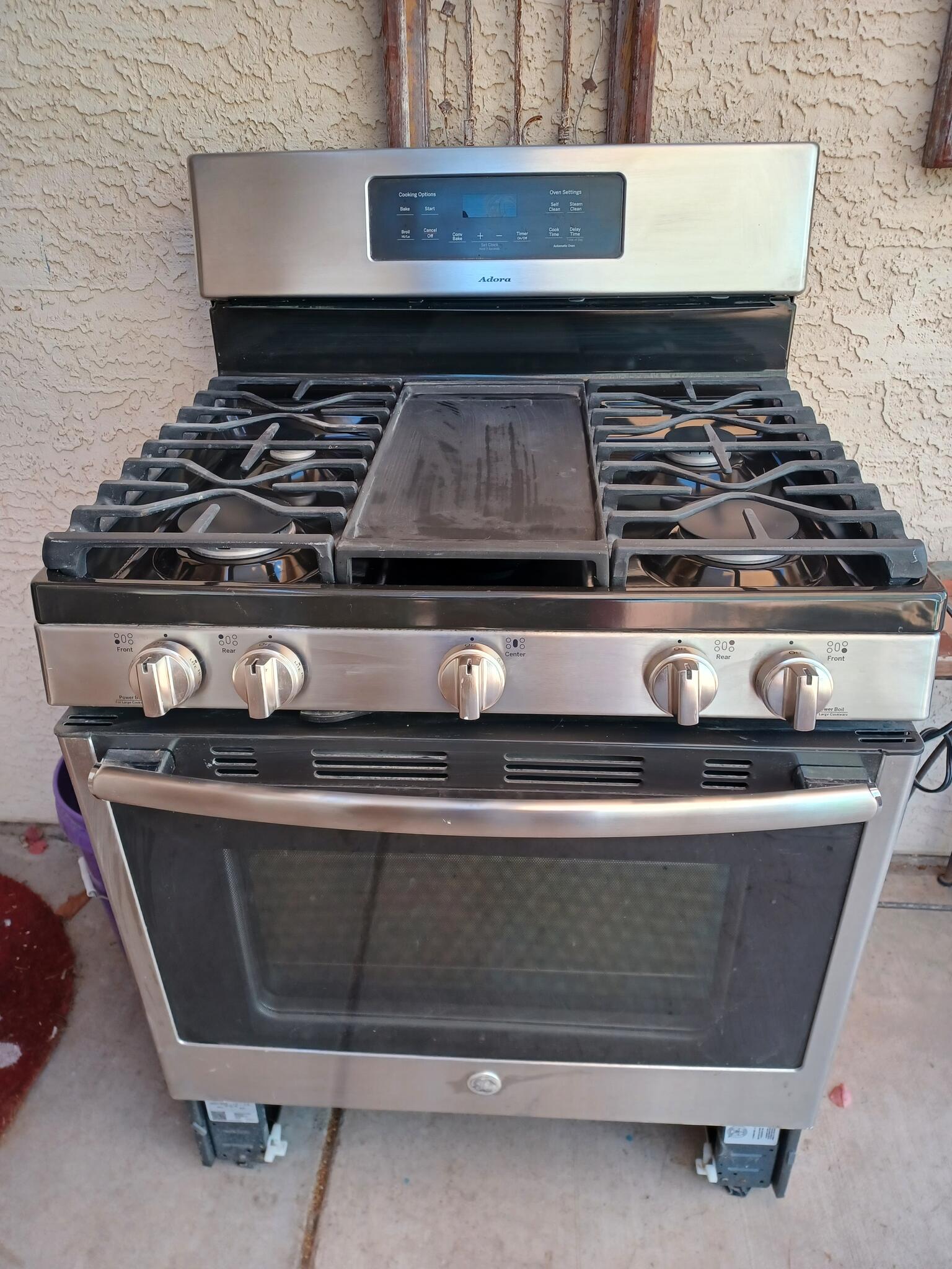 ADORA (GE) Gas/Convection Stove/Oven for 200 in Phoenix, AZ For Sale