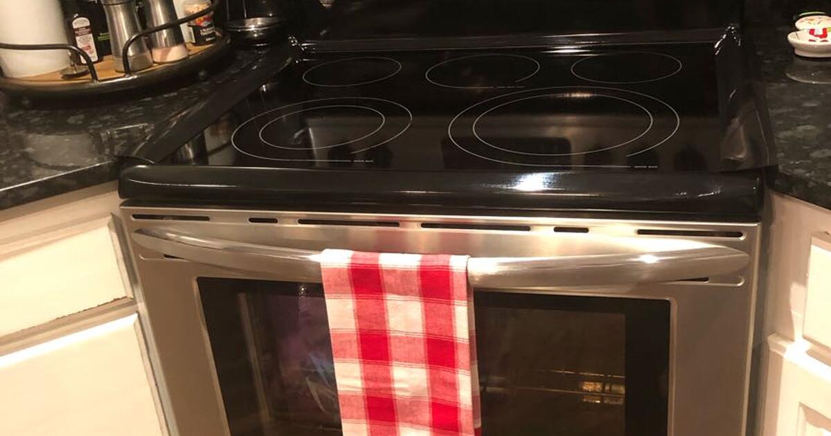 Frigidaire Gallery stove and dishwasher, Electrolux trash compactor for 600 in Spring Hill, TN