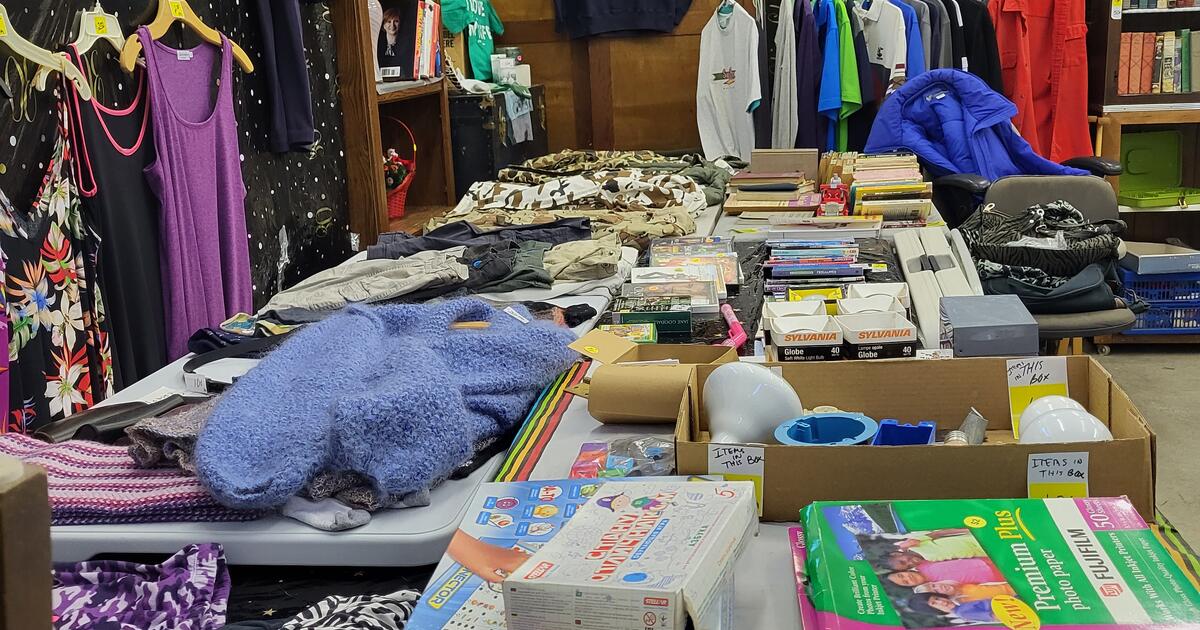 GARAGE SALE 20835 4th Ave S Des Moines in Des Moines, WA For Sale