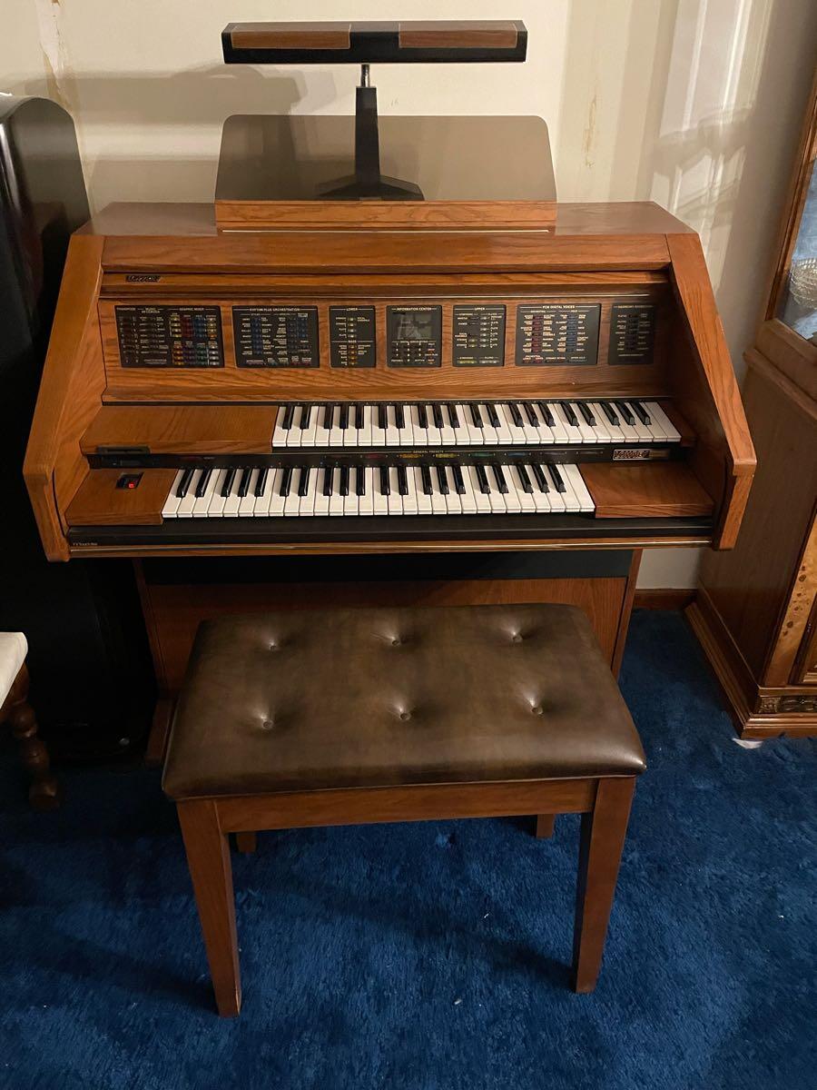 Lowrey Organ Holiday NT-300 for $50 in West Orange, NJ | For Sale ...