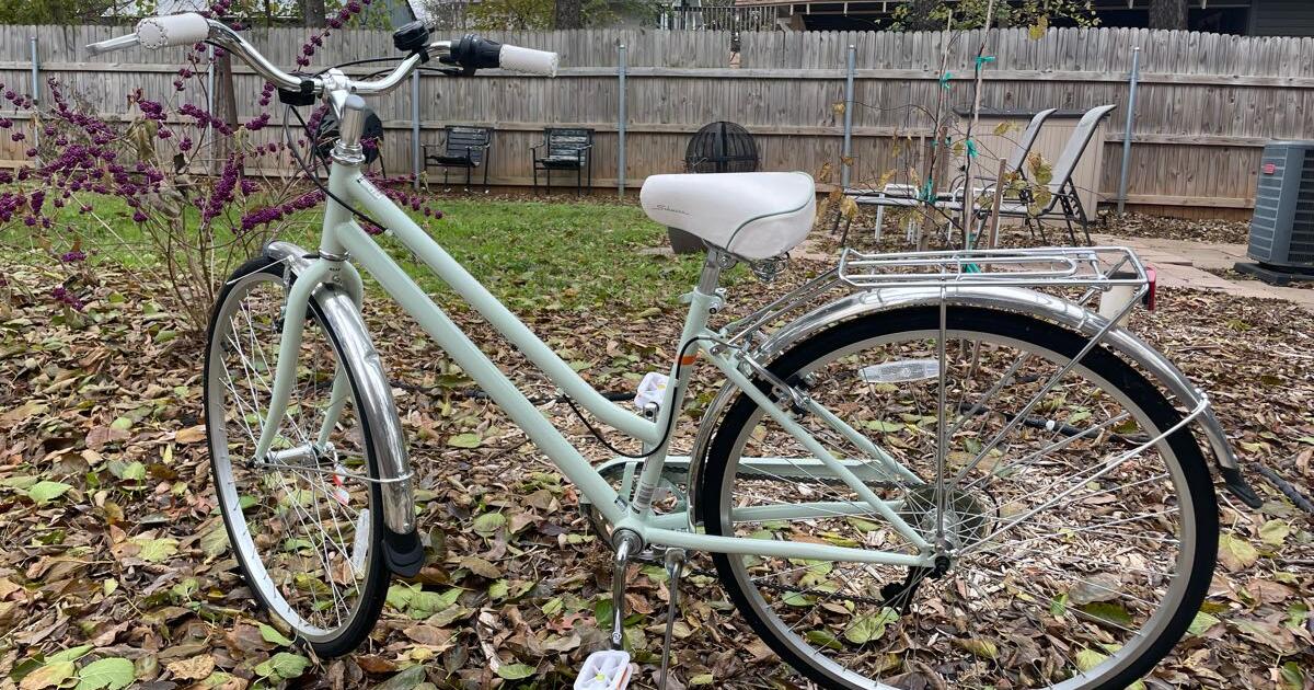 schwinn wayfarer 700c women's retro bike