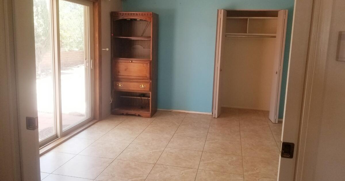 Bookshelf for 20 in Tucson, AZ Finds — Nextdoor