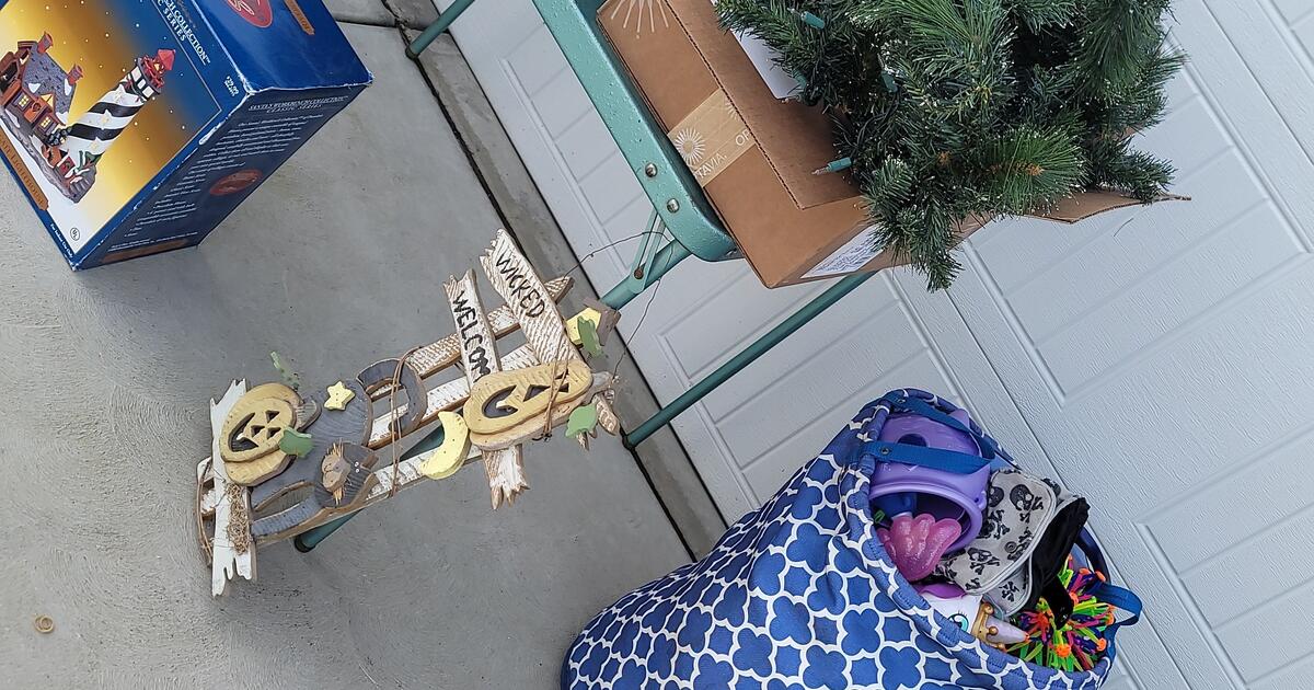 Moving Yard Sale for 1 in Clovis, CA For Sale