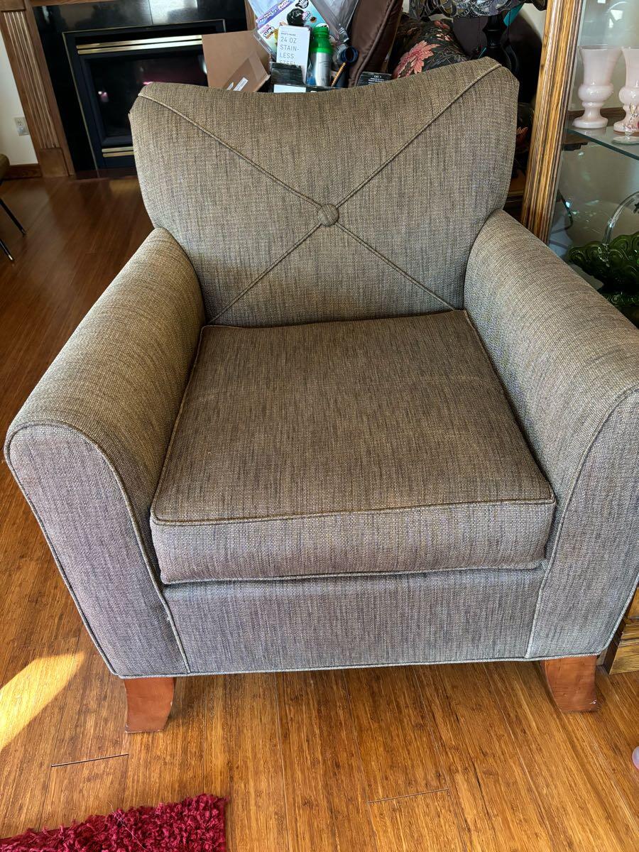 Chairs & ottomans 60! for 75 in Grand Junction, CO For Sale & Free