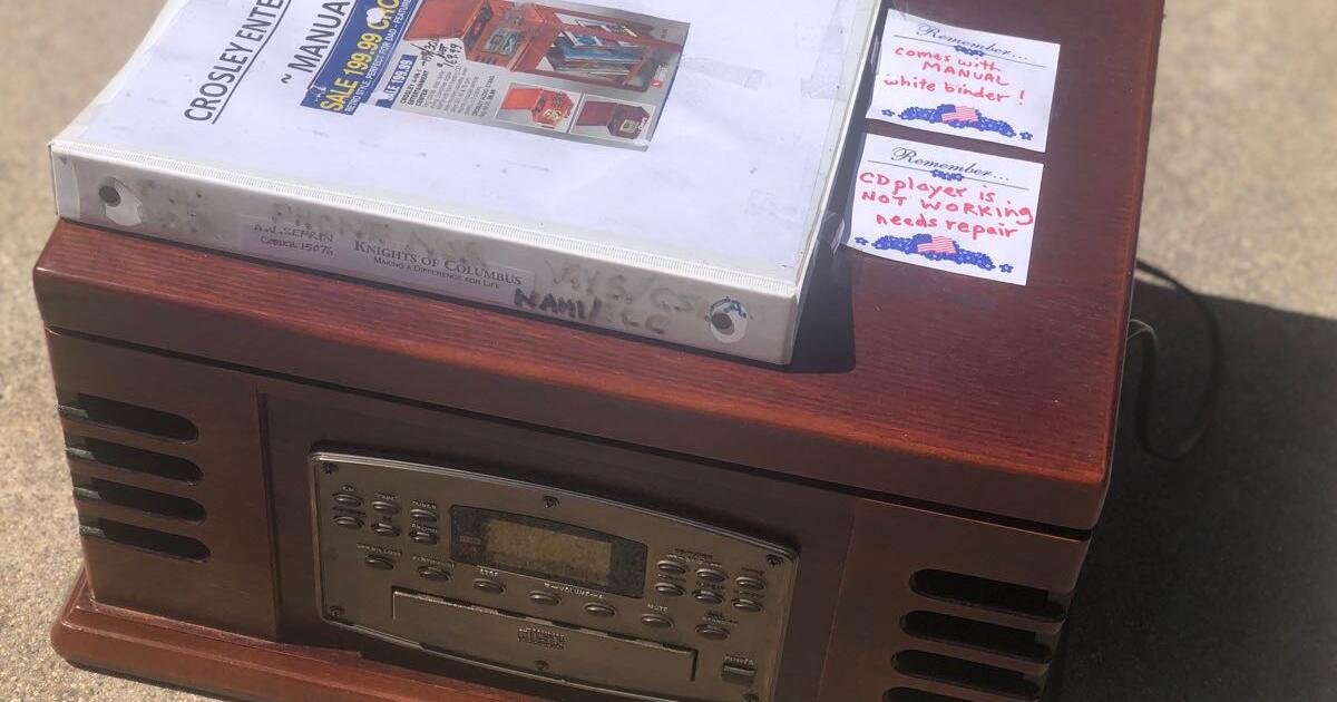 Turntable/CD player, needs CD player fixed for Free in San Marcos, CA