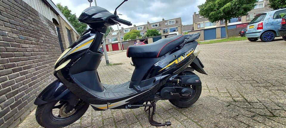 Scooter Senzo Urban 2018 Model 3800KM NAP Voor 450 € In Arnhem, GL |  Vondsten — Nextdoor