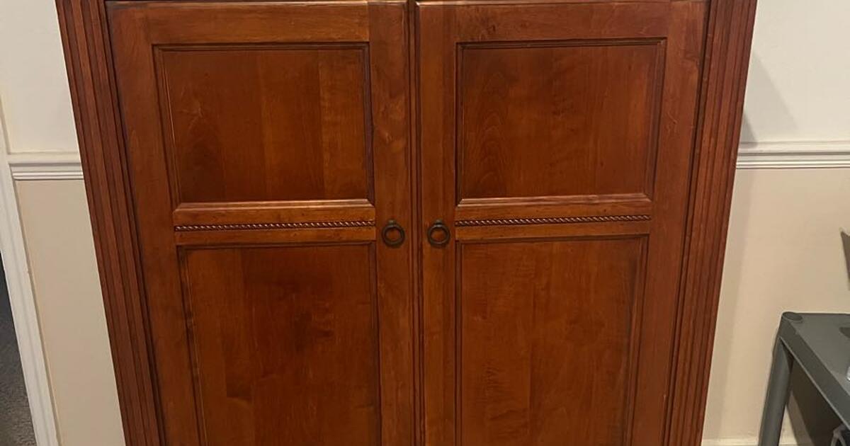 Ethan Allen Wooden Video for 35 in Estero, FL For Sale