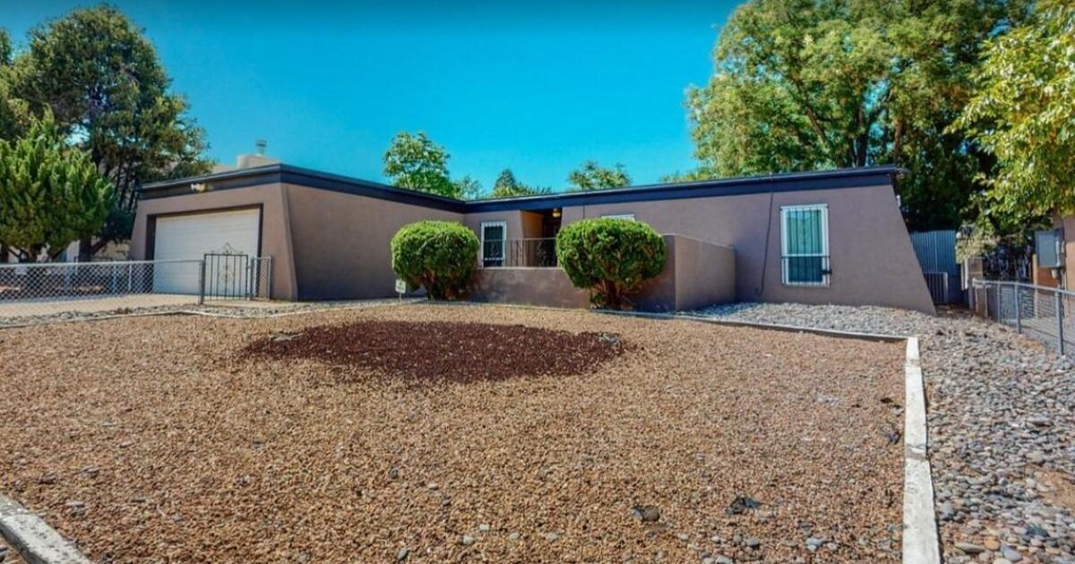 House For Rent 1995 a month. Contact Kimberly (Property Mgr)505440