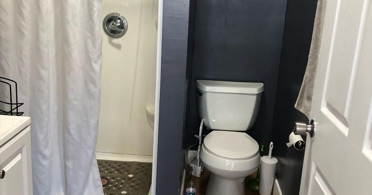 Rent the 2 bed rooms one bath guest house in the city of Lomita for