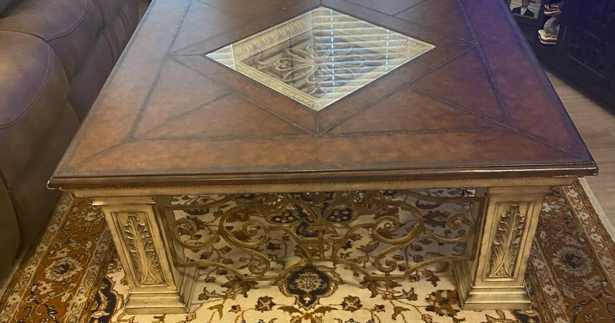 Coffee table for 250 in Kingsland, TX Finds — Nextdoor