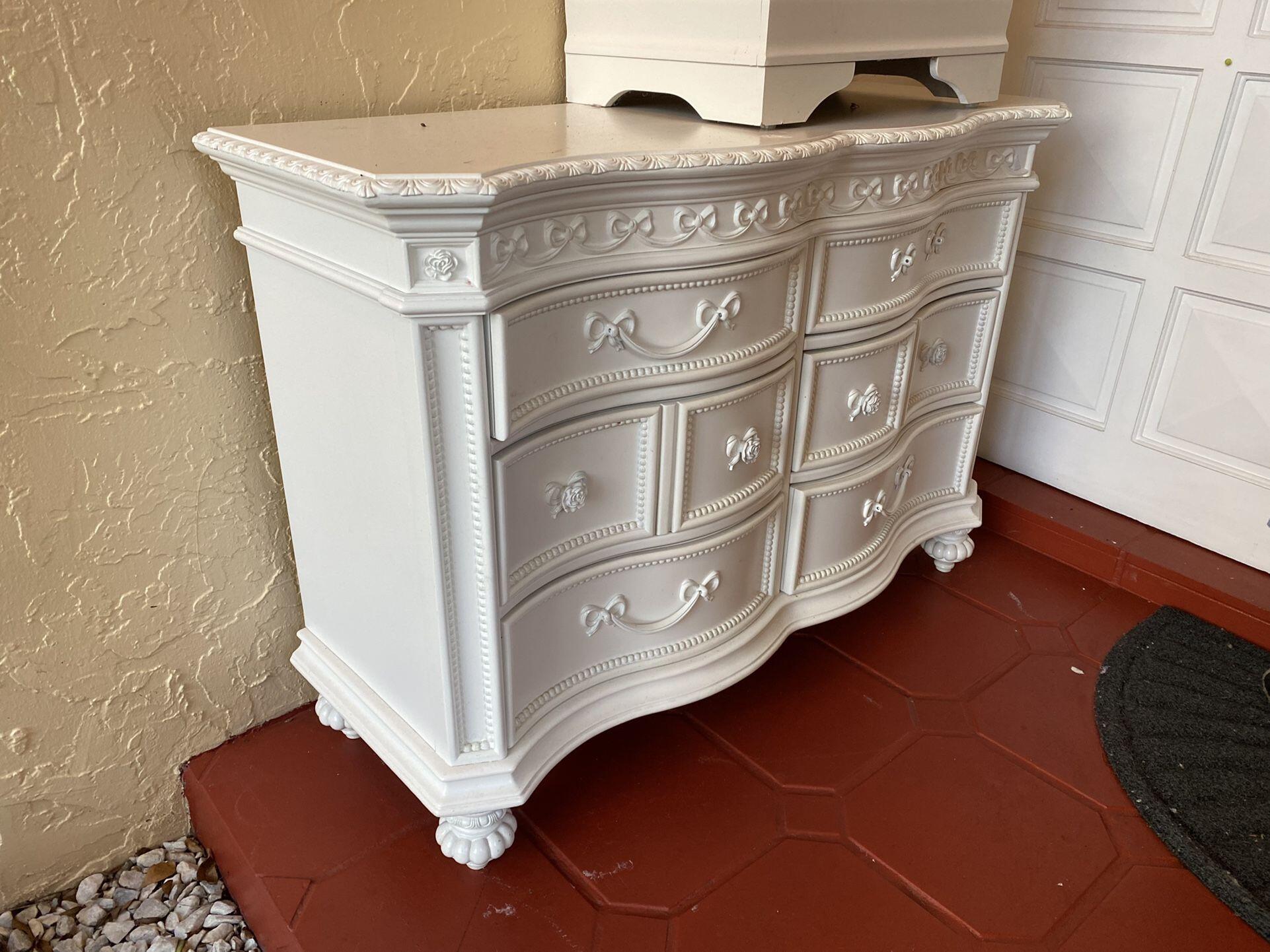 Disney Princess Fairytale White 6 Drawer Dresser Slightly Used For $120 In  Miami, FL | For Sale & Free  Nextdoor