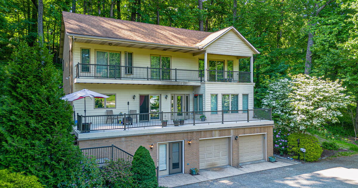 8 Lakefront Road, Lago DeVita, Greensburg for 399000 in PA