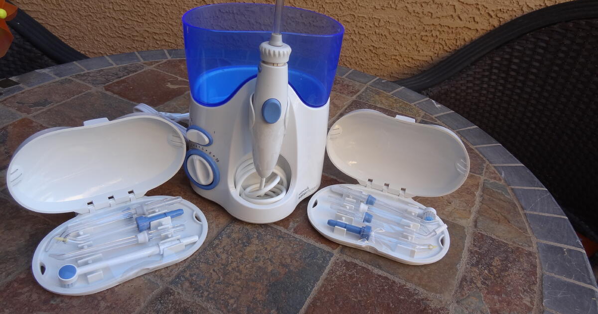 Waterpik Ultra Countertop Water Flosser Oral Irrigator WM100 w new