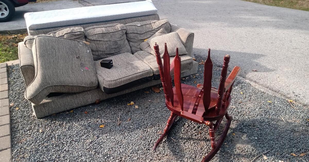 Curbside alert Free Twin Boxspring and Free sofa for Free in Houston