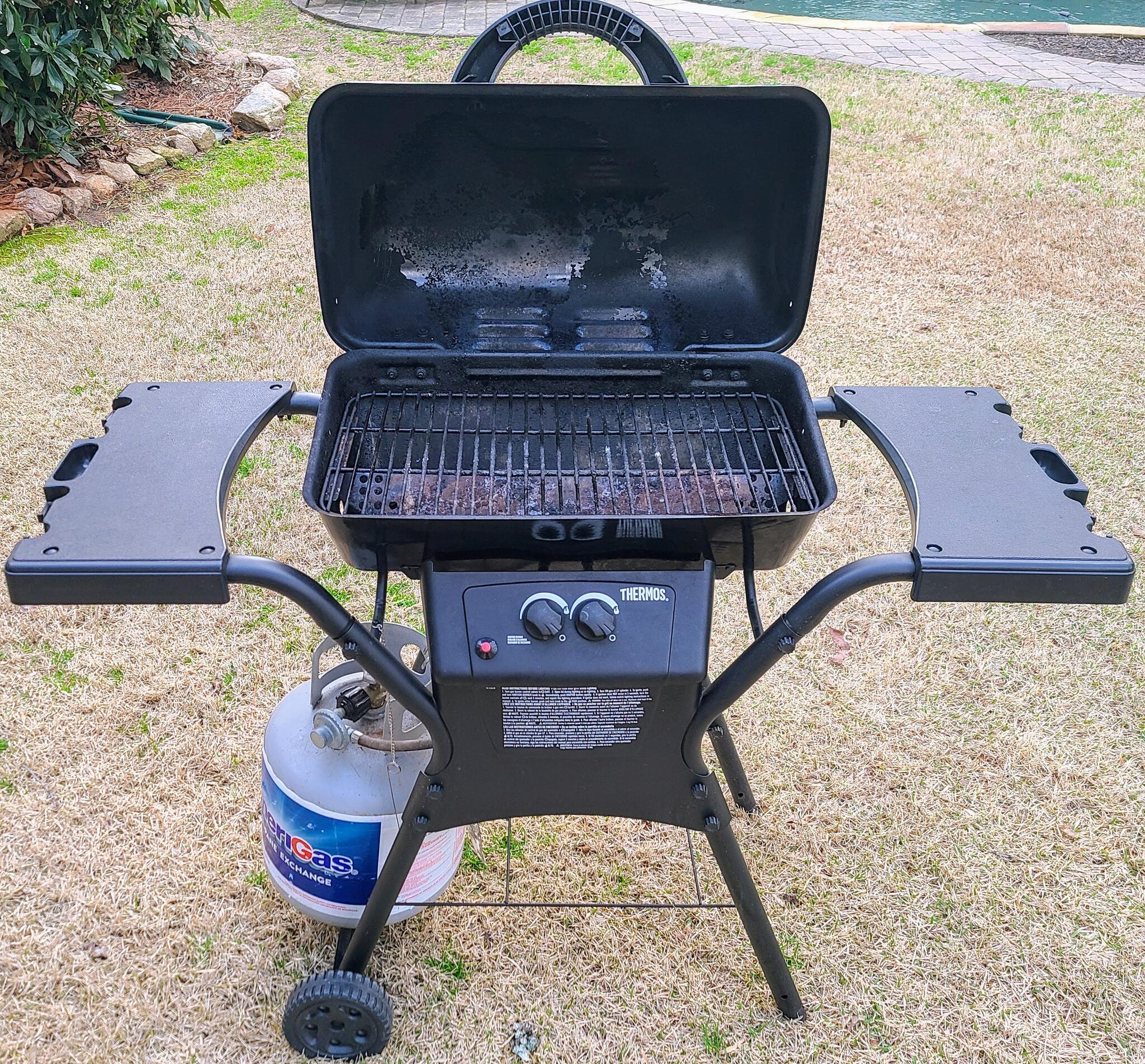 THERMOS 2BURNER PROPANE GAS GRILL WITH TANK MODEL 461665517 USED GOOD CONDITION. for 40 in