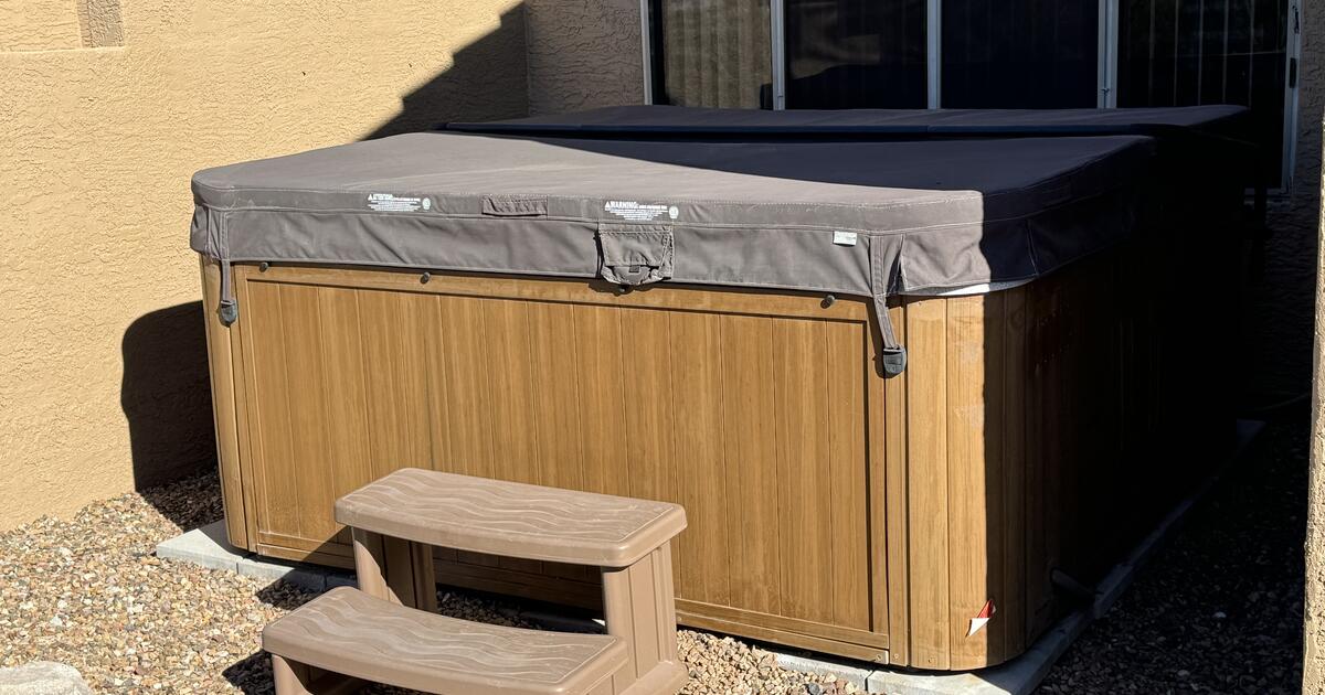 68 Person 780 Series Sundance Hot Tub for 2500 in Gold Canyon, AZ For Sale & Free — Nextdoor