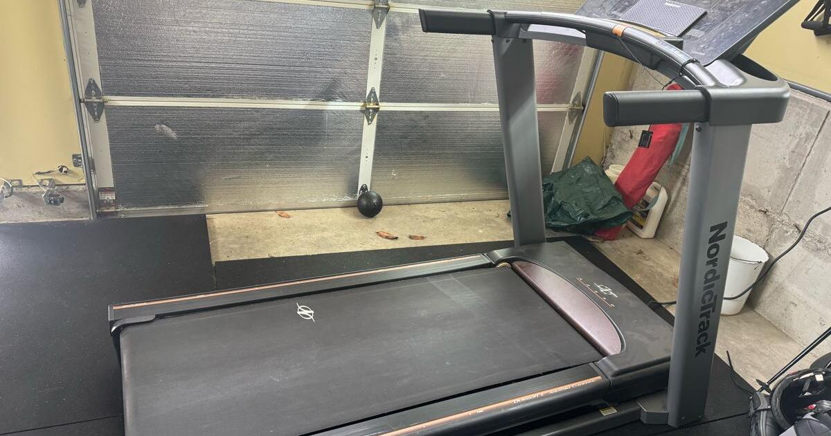 Nordictrack Treadmill A2550 for Free in Bothell, WA For Sale & Free