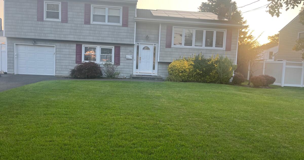 House for rent and or sale for 5000 in Massapequa, NY For Sale