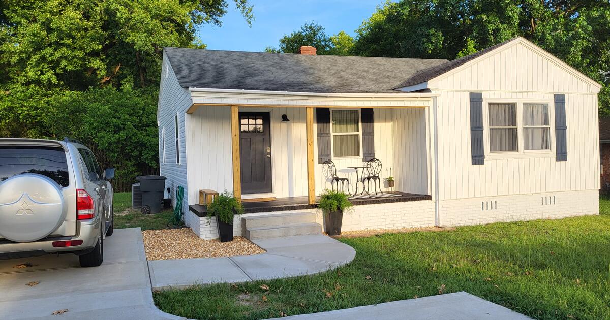 Beautiful and cozy fully renovated home in ideal location! for 215000