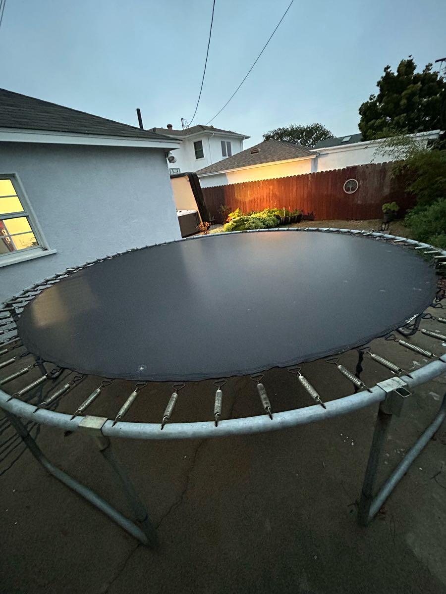 Trampoline for Free in Los Angeles, CA For Sale & Free — Nextdoor
