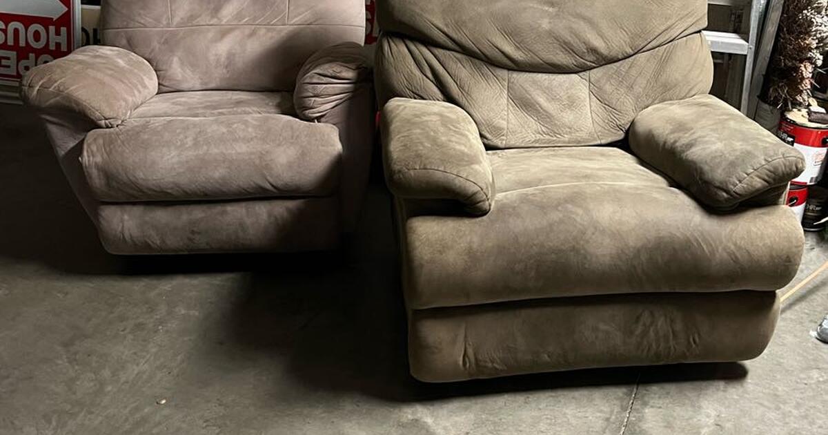 2 Free recliners for Free in Naples, FL For Sale & Free — Nextdoor