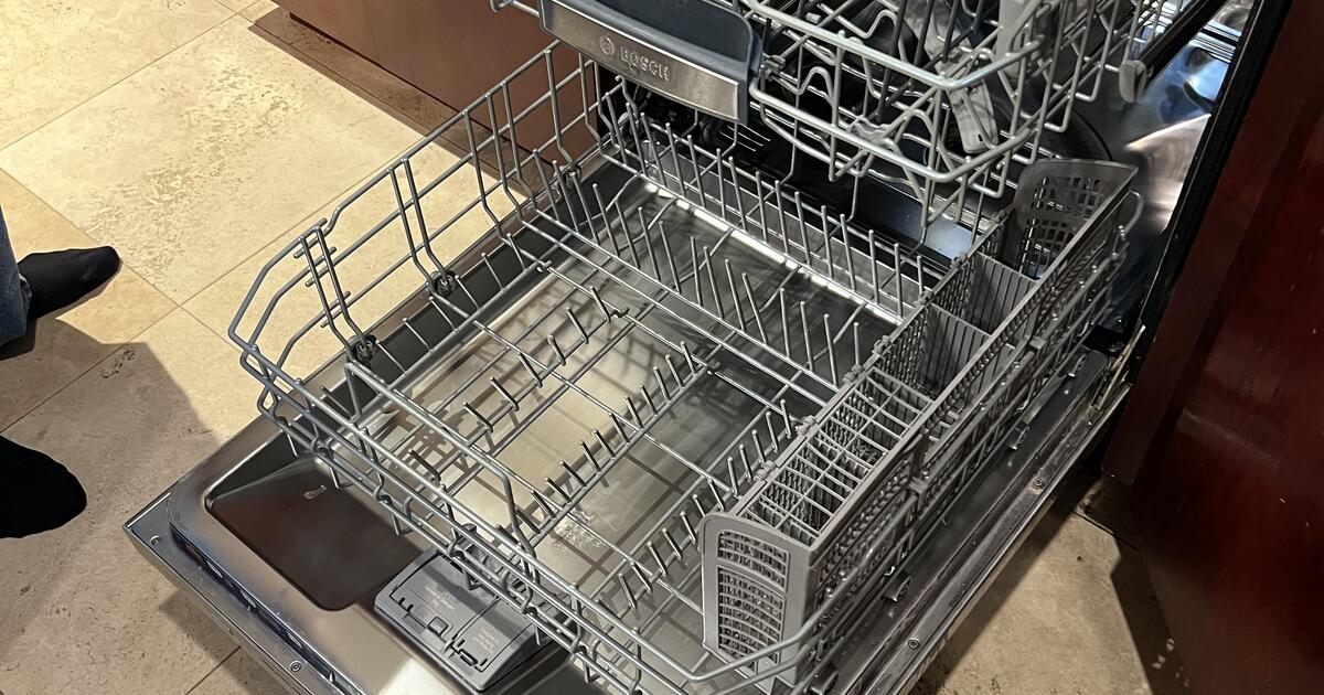 Bosch Silence Plus Dishwasher for Free in San Antonio, TX For Sale