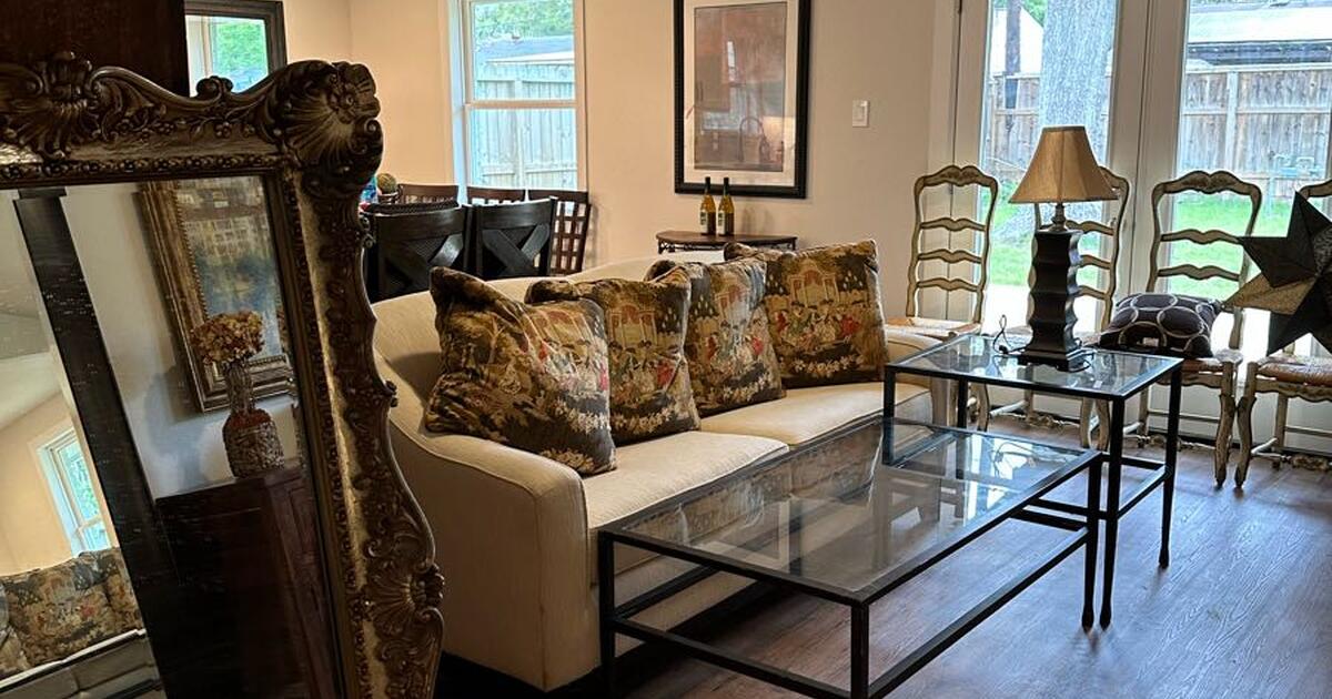 Garage sale right now! 5822 Farwell for Free in Bellaire, TX Finds