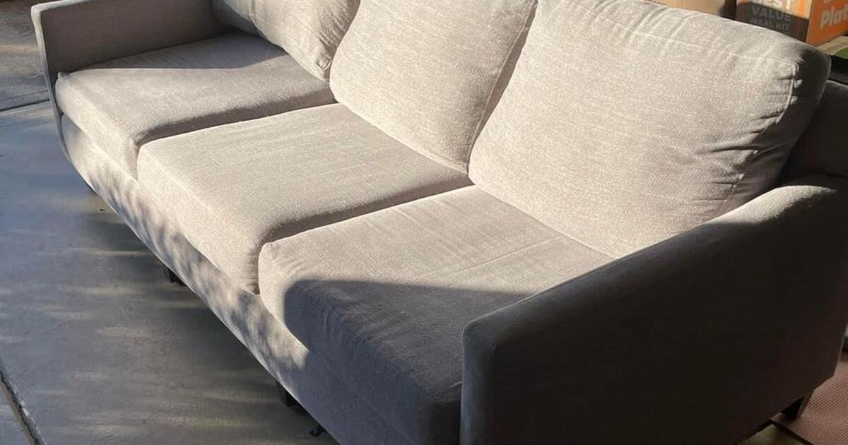 Kittles couch for FREE for Free in Fishers, IN For Sale & Free — Nextdoor