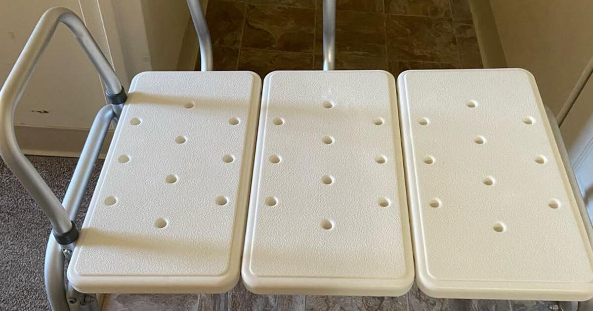 FREE to good home. Extended Bath Bench for Free in Warwick, RI For