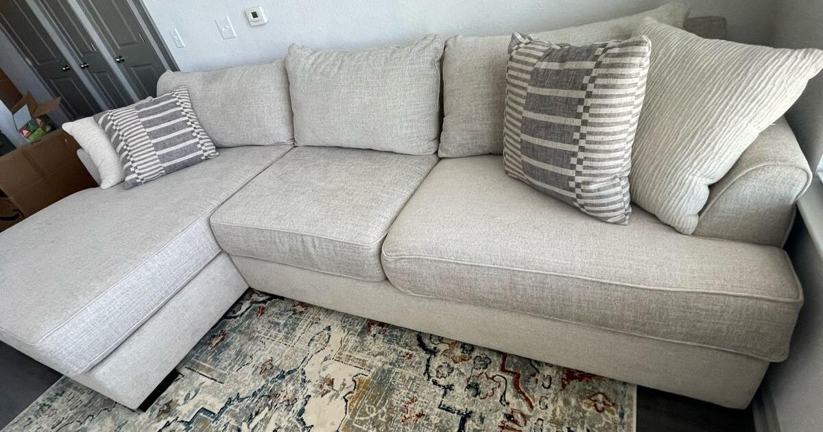 Like New Large Sectional Chaise Sofa for 1200 in Orlando, FL For