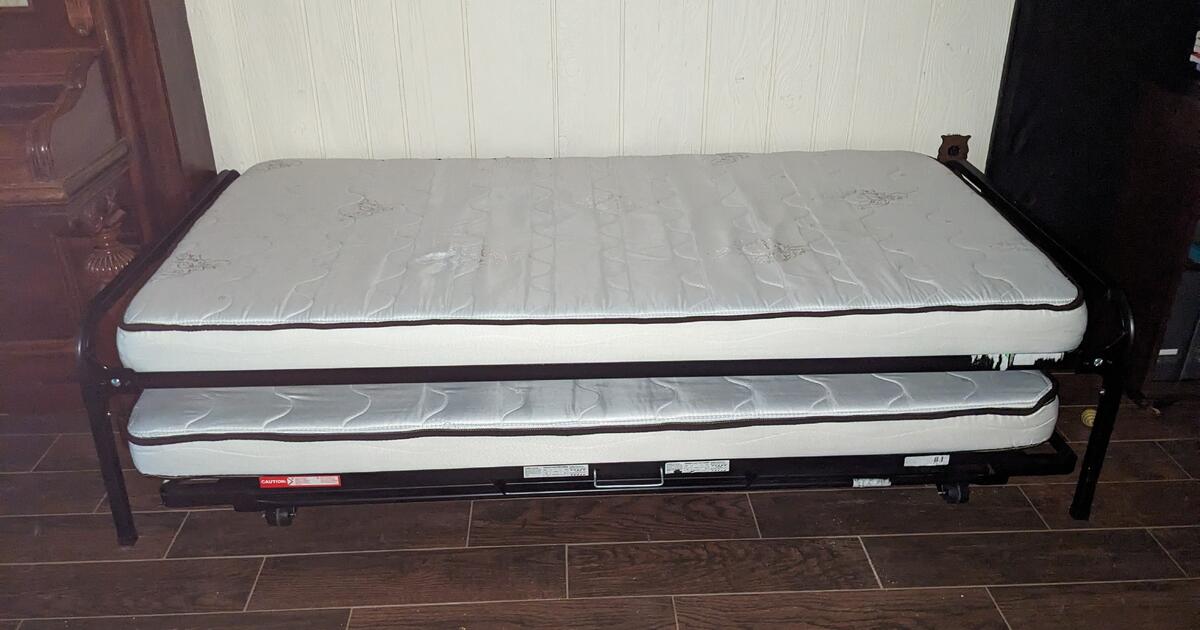 two twinsized mattresses with mattress covers for Free in Bridgeport