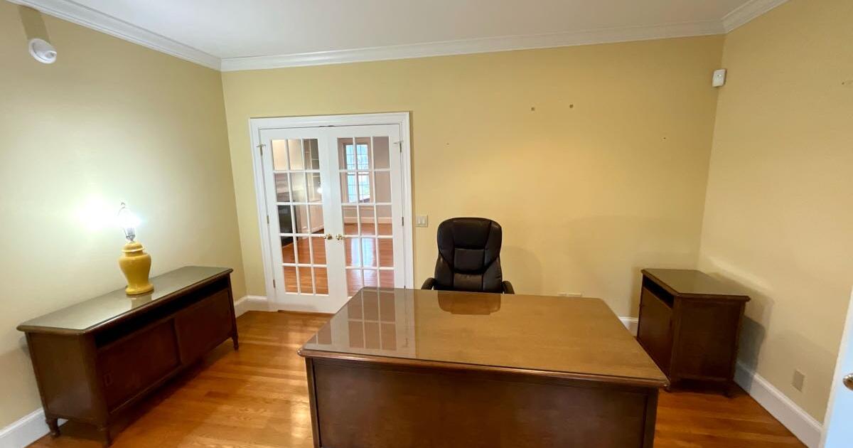 Beautiful Office Furniture For Sale for 560 in Chocowinity, NC For