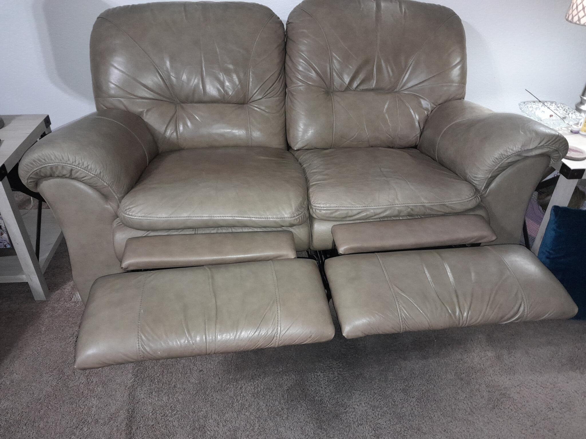 Free Recliner And Reclining Love Seat In Eugene OR For Sale Free   9bd6e84af0c04c8bef62f1e25f5a37fa 