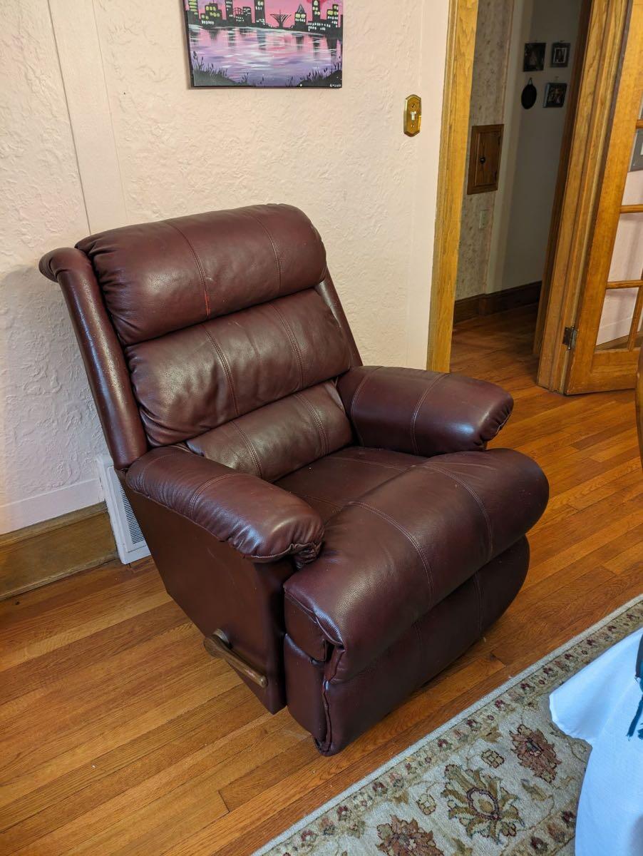 45 Lazy Boy for 45 in Milwaukee, WI For Sale & Free — Nextdoor