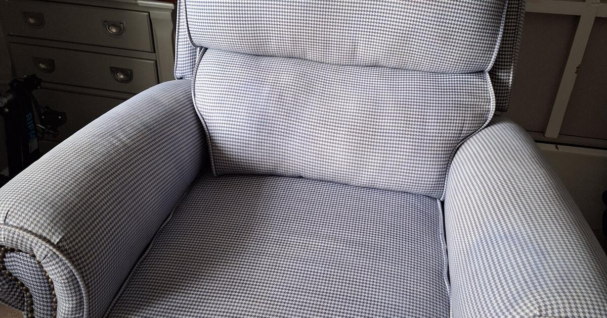 Recliner for 40 in Greenville, SC For Sale & Free — Nextdoor