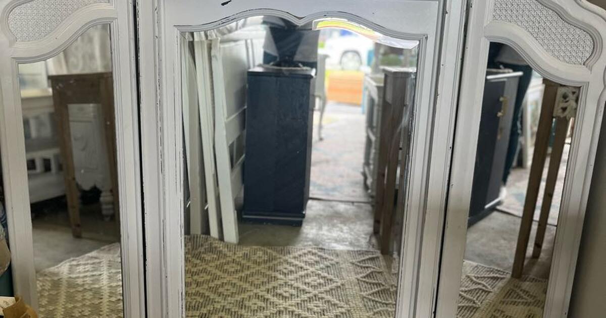 Beautiful, white set of vintage wooden and cane mirrors. for 125 in Sarasota, FL For Sale