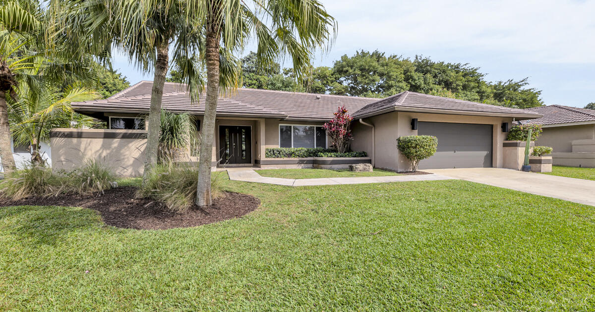 House for sale on Estates of Boca Lyons in Boca Raton, FL For Sale