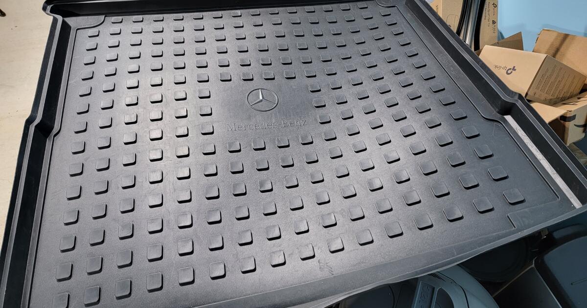 Mercedes benz ml350 floor mats and boot tub for 50 in Katy, TX Finds