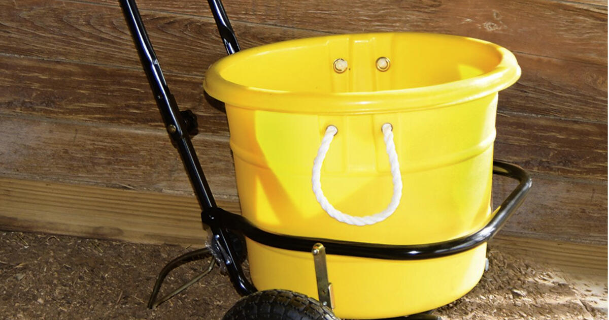 Little Giant Muck Bucket and Cart with Pneumatic Tires for 75 in