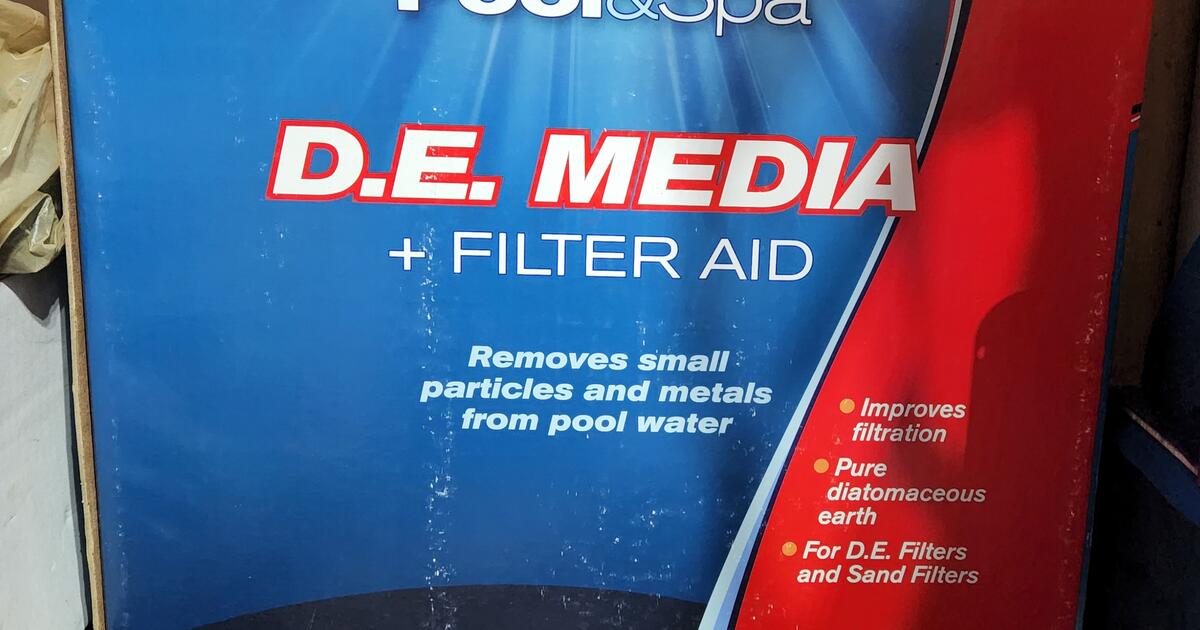 CLOROX Pool & Spa D. E. Media + Filter Aid. Removes small particles and